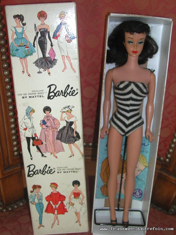 Vêtements de poupées Barbie Mattel, Vêtements de poupée Barbie neufs dans  l'emballage, Vêtements de mode Barbie -  France