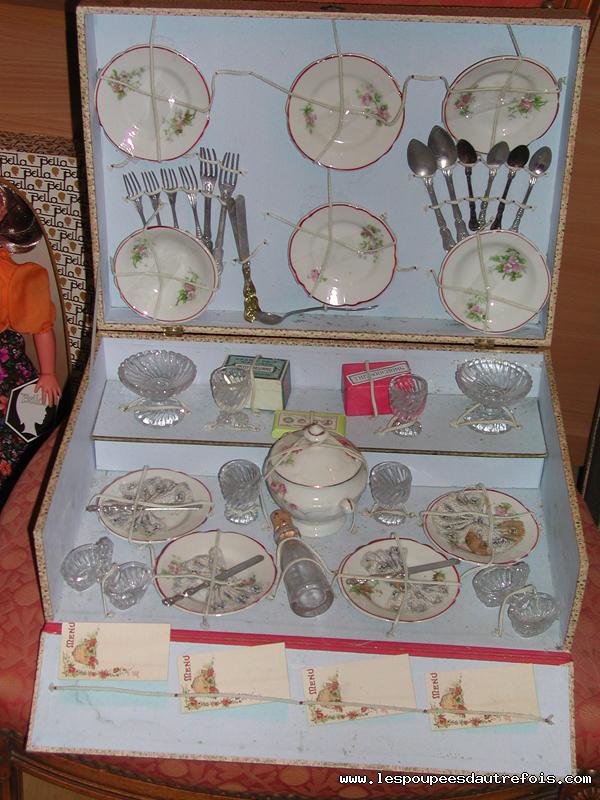 Dinette enfant en porcelaine avec sa boite d'origine